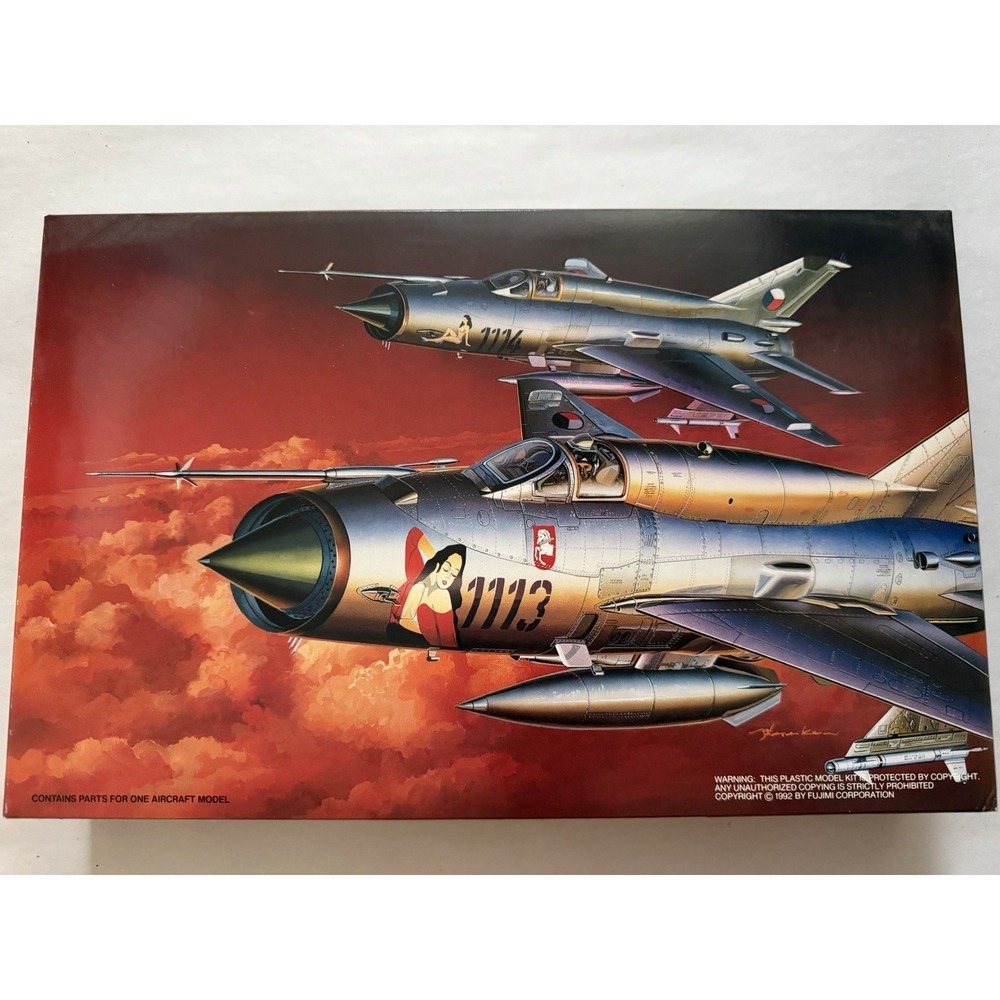 Fujimi 1/72 MiG-21MF "Pin up MiG" Vintage Model Kit (1992) – Open Box